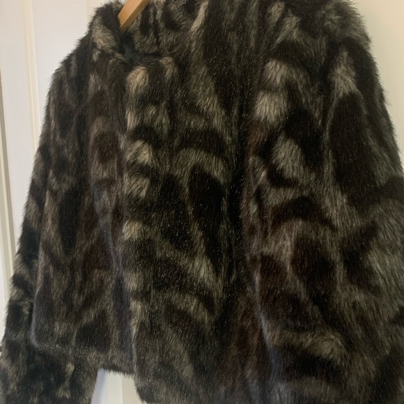 BEBE Faux Fur Leopard Print Short Cocktail Jacket - Picture 4 of 10
